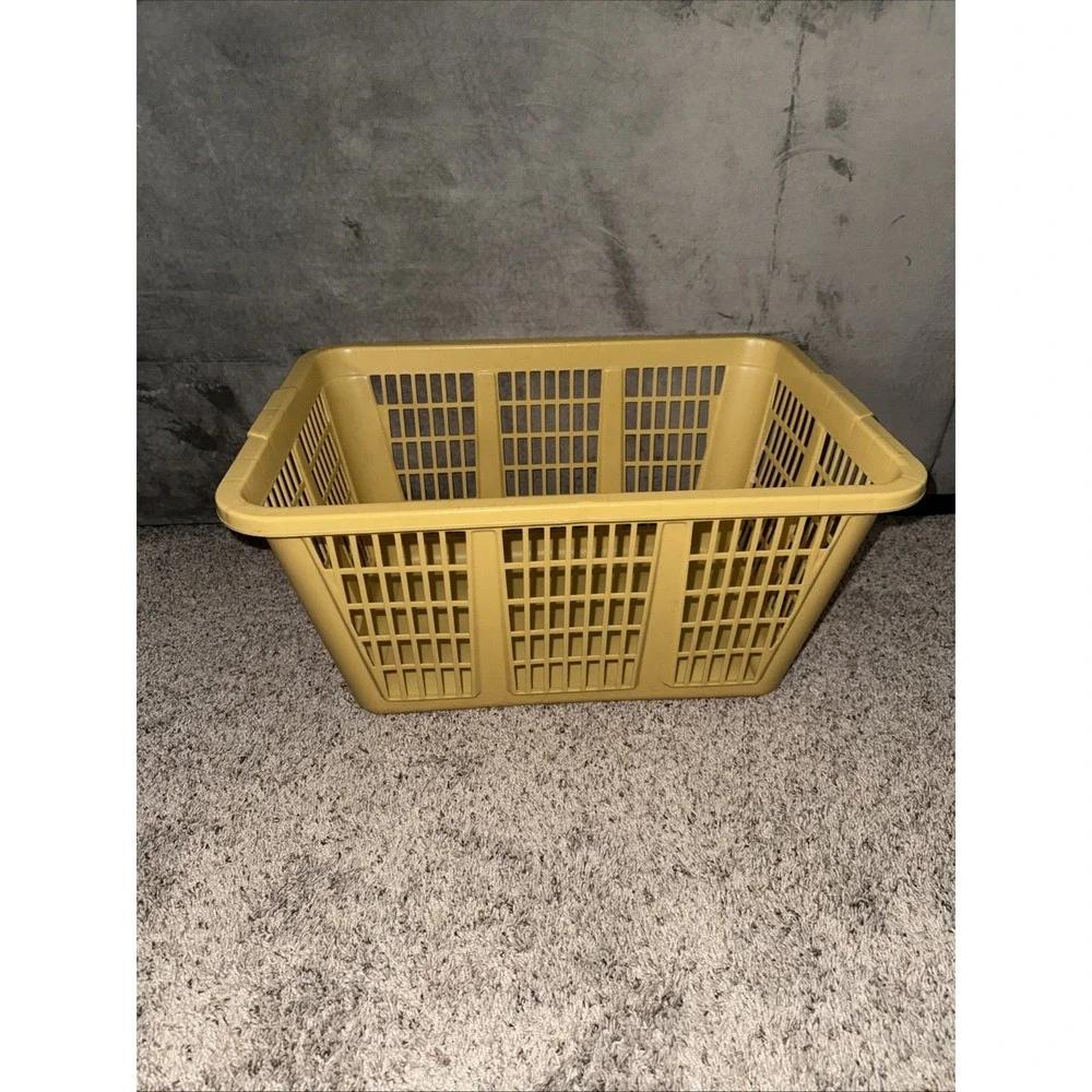 2 Vintage Rubbermaid Square/Rectangle Laundry Baskets‎ 2972 Green & 2965 Mustard